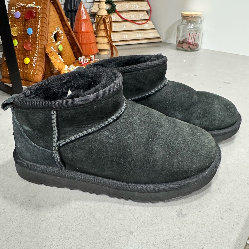 UGG Black Kids Slippers